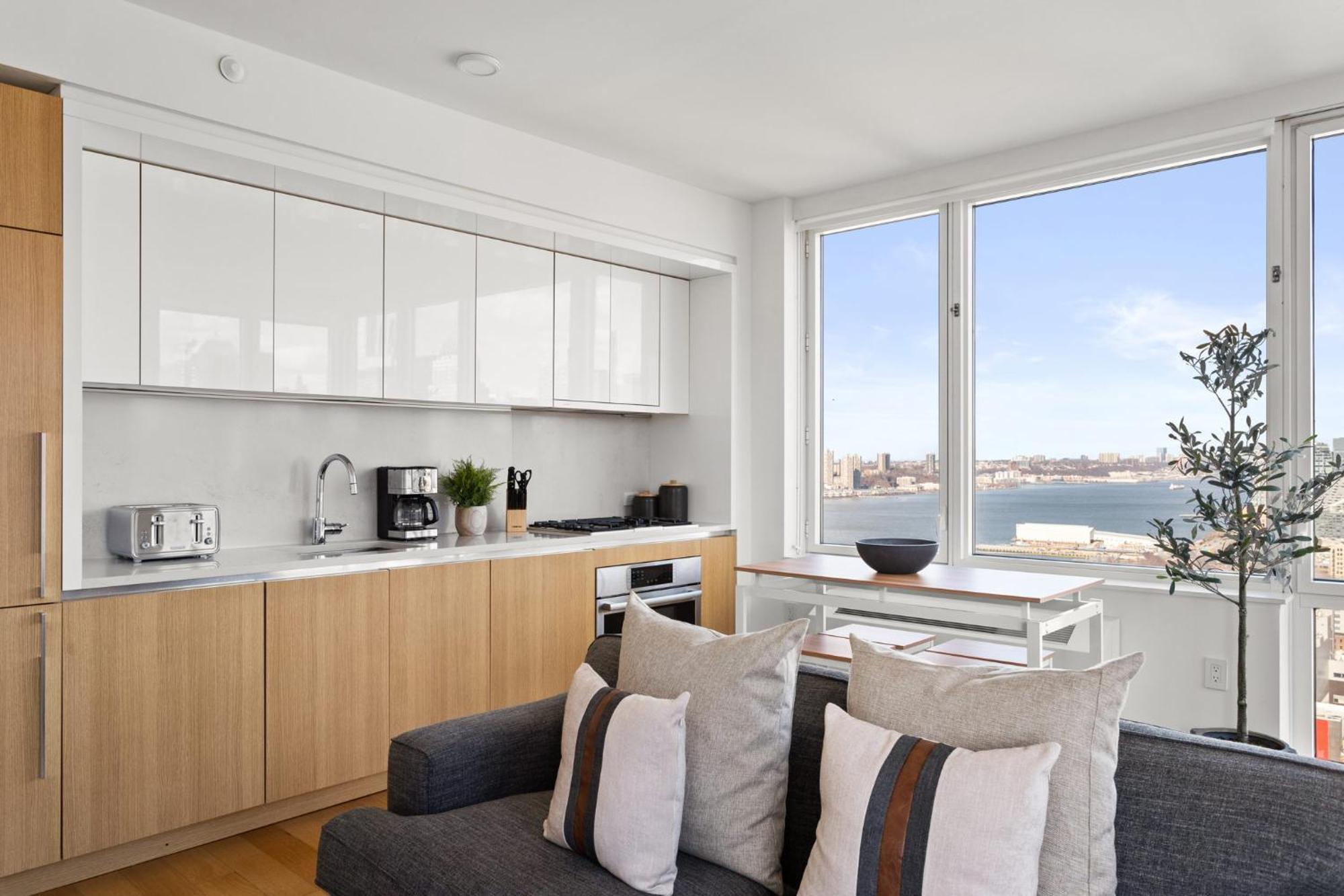 1 Bd Luxury With Stunning Views Appartement