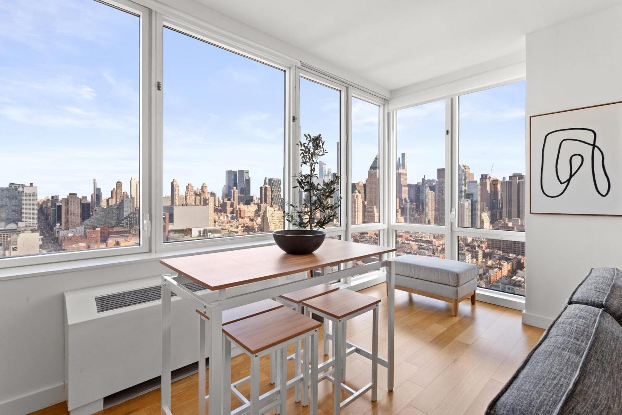 1 Bd Luxury With Stunning Views Appartement *